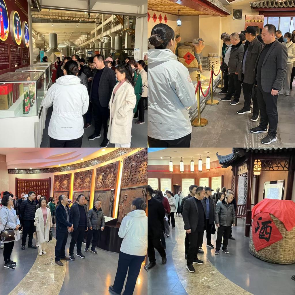 計(jì)算機(jī)學(xué)院師生赴西鳳酒業(yè)集團(tuán)參觀(guān)交流，探索傳統(tǒng)產(chǎn)業(yè)與網(wǎng)絡(luò)科技融合新路徑